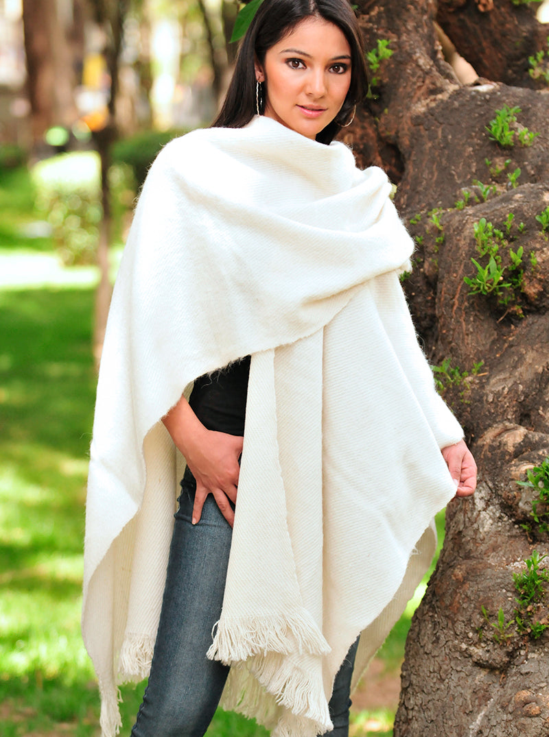 Ruana in Alpaca Bianco Poncho Ouvert