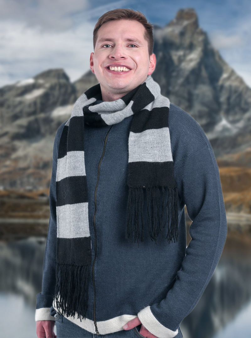 Sciarpa grigia e nera