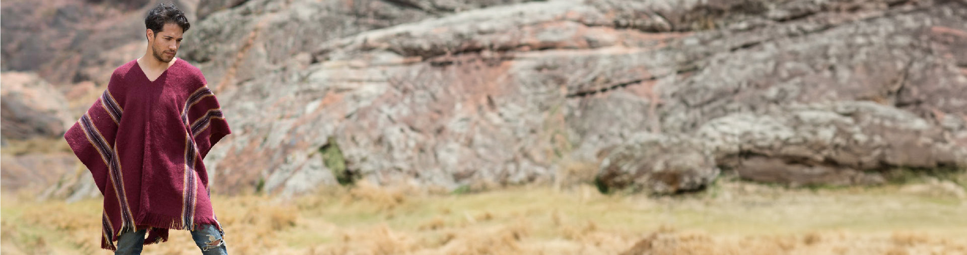 Ponchos für Männer: Gamboa Fashion's Leitfaden für stilvolles Einpacke, image size:1920x508