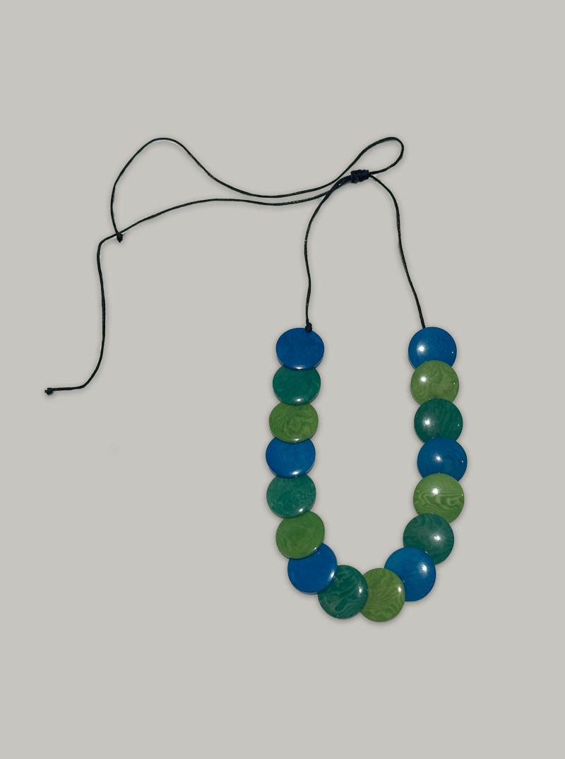 Halskette aus kleinen Tagua-Kreisen