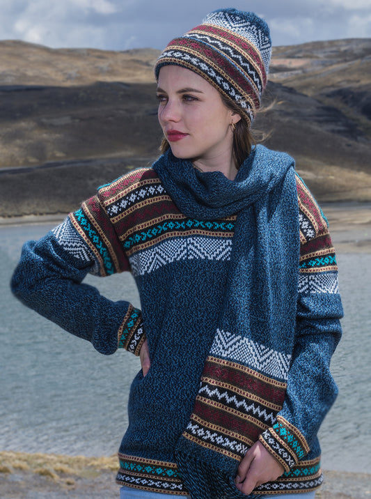 Suéter de Alpaca Azul con diseños andinos